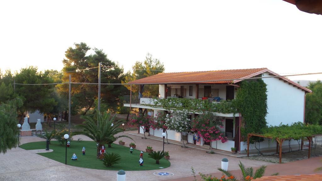 Camping Villaggio Riviera Foce Varano Exterior foto
